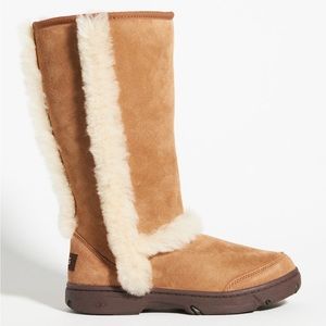 UGG Sunburst Tall Boots Size 8 Like New